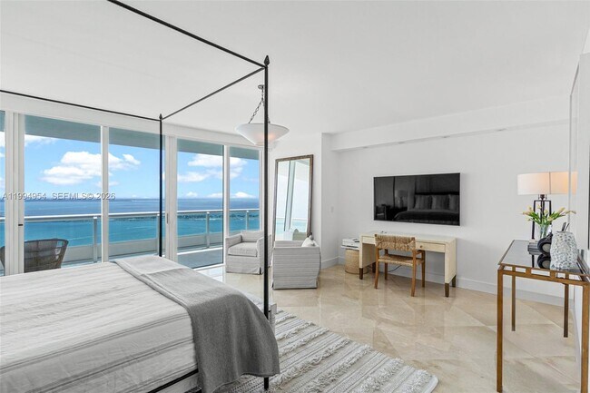 Building Photo - 1643 Brickell Ave