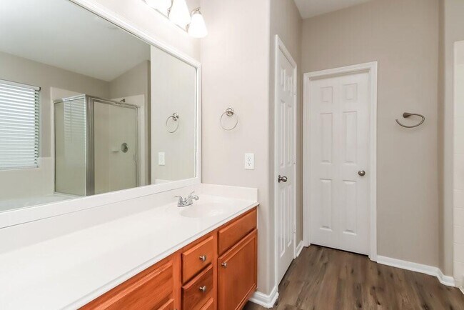 Building Photo - 14635 Lothbury Dr