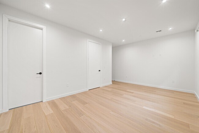 Building Photo - 339 69th St