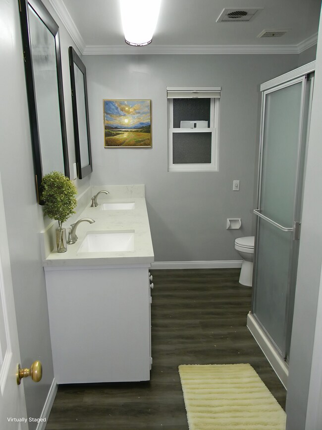 Building Photo - 1143 E Rose Ave