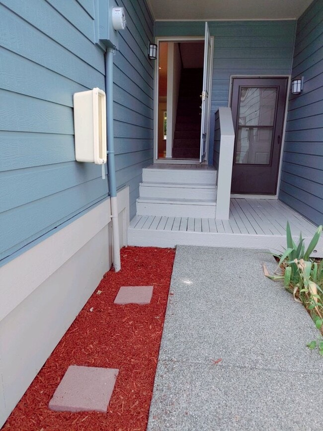 Building Photo - 3 bed 2 bath townhouse in Winslow Park!
