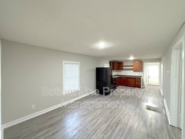 Building Photo - 917 N Oakland St