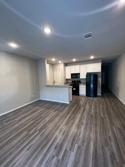 Building Photo - 1149 Southwood Dr