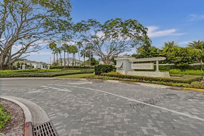 Building Photo - 585 Sanderling Cir