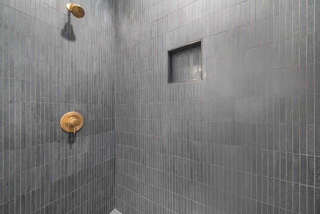 Building Photo - 2805 Brush St