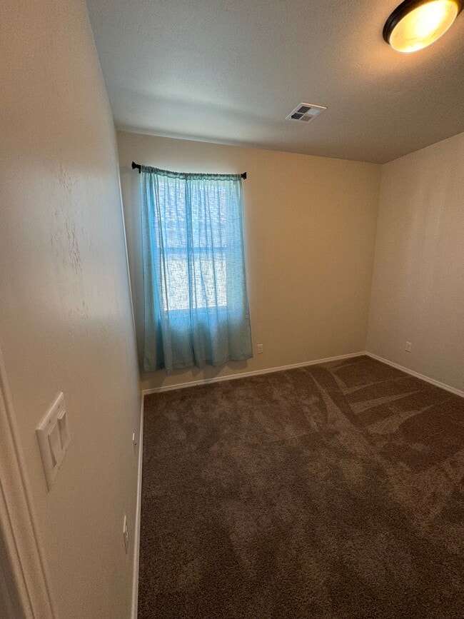 Building Photo - 5208 Bullseye Rd NE