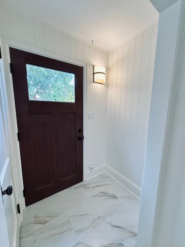 Building Photo - 7713 Knoll St