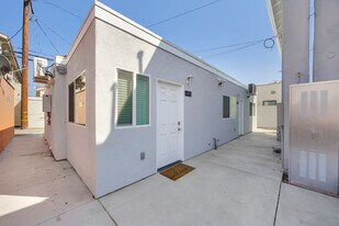 Building Photo - 2210 Pine Ave