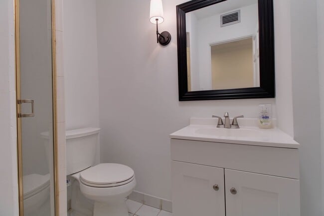 Building Photo - 1667 Mizell Ave