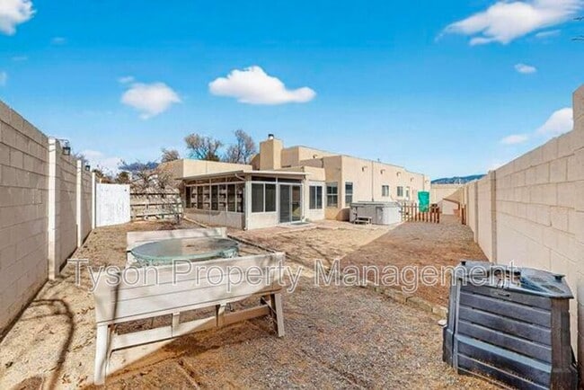 Building Photo - 10139 Arroyo Crest Dr NW