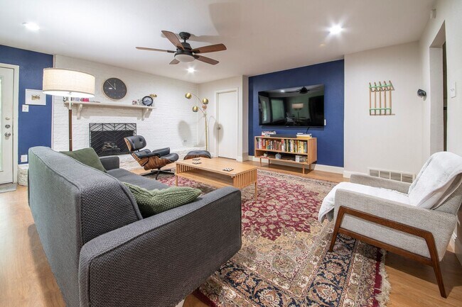 Building Photo - The Perfect Blend of Comfort, Style & Functionality in Ridglea Hills!
