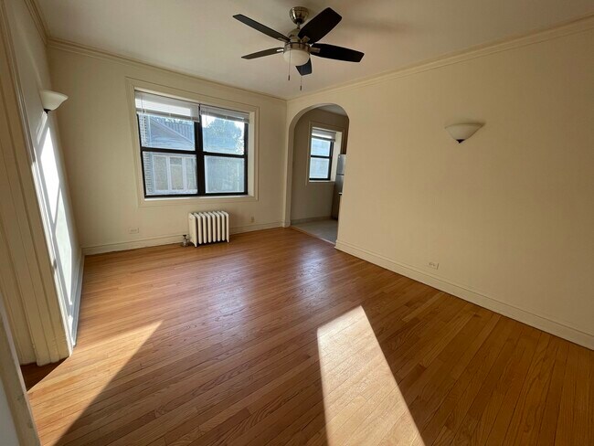 Building Photo - 1824 N Lincoln Park W