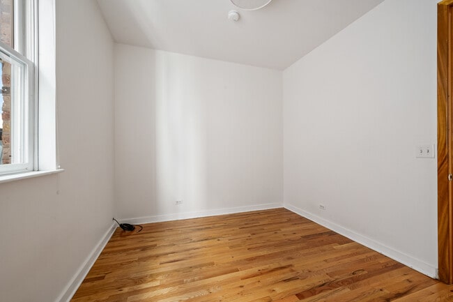 Building Photo - 1619 W Le Moyne St