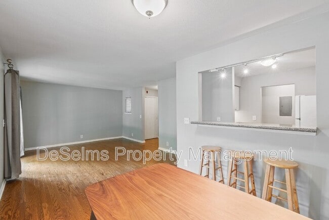 Building Photo - 207 Summit Ridge Dr