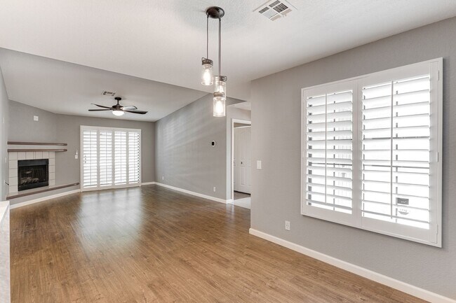 Building Photo - Remodeled 3-Bedroom Condo with Fireplace 8...