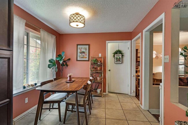 Building Photo - 5607 Briargrove Dr