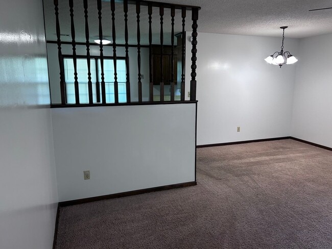 Building Photo - 1601 Cedarbrook Dr