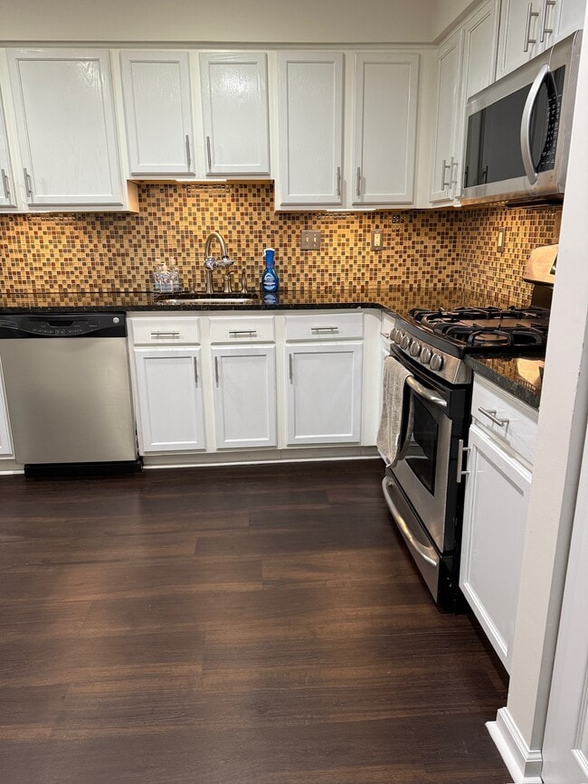 Primary Photo - 481 Stoneglen St