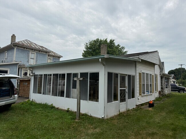 Building Photo - 115 Western Ave