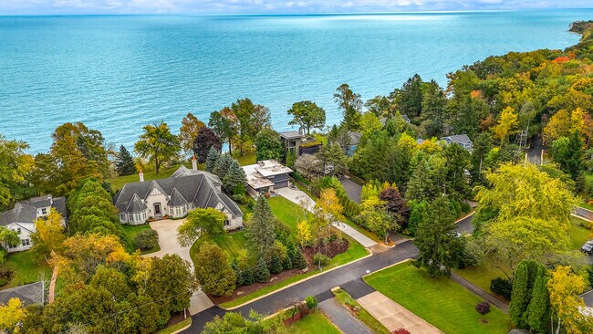 Building Photo - 10046 Sheridan Dr