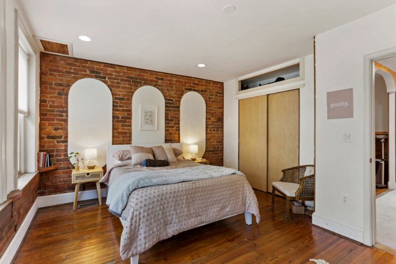 Building Photo - 1116 Monroe St NW