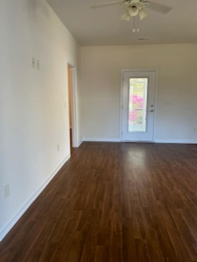 Building Photo - 2099 Oak St