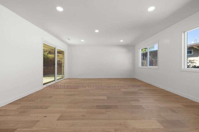 Building Photo - 40 Leafwood Cir