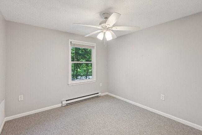 Building Photo - Beautiful 2Bed/1Bath condo in desirable co...