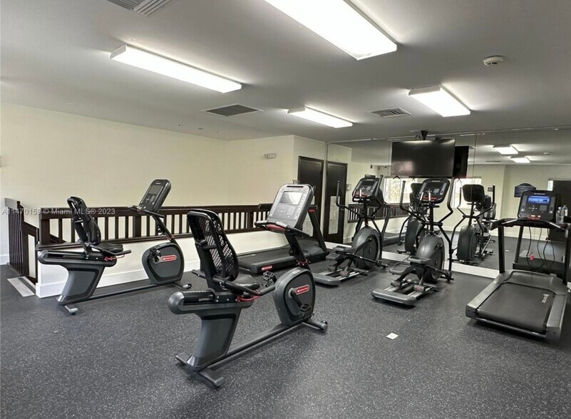 Building Photo - 10420 SW 158th Ct