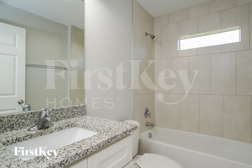 Building Photo - 1021 SW 11th Ave