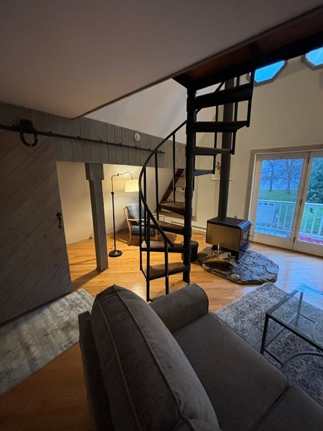 Building Photo - Renovated Spectacular Lakefront Carriage H...
