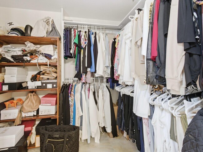 Building Photo - 911 Gardenia Dr