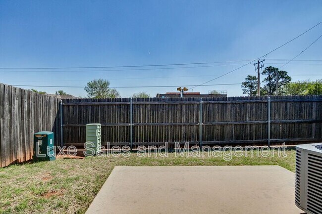 Building Photo - 1308 Garden Gate Dr