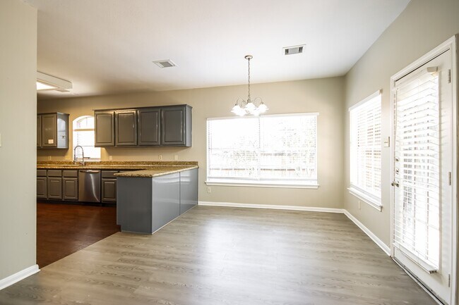 Building Photo - 4030 Echo Mountain Dr
