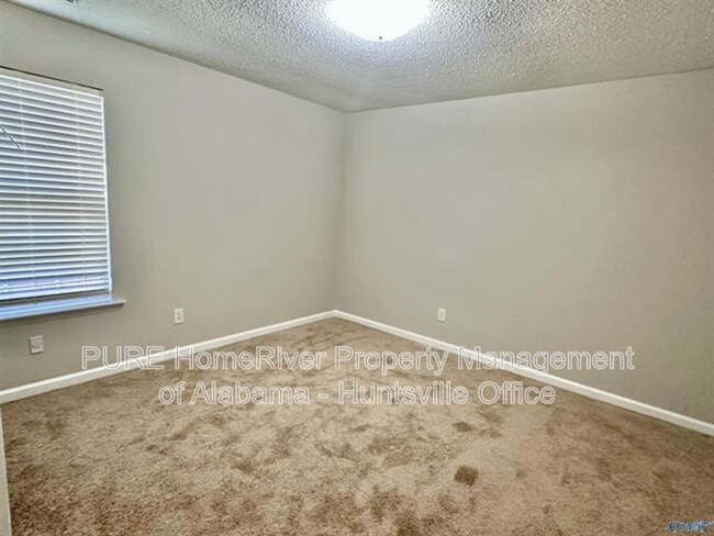 Building Photo - 423 Jasmine Dr
