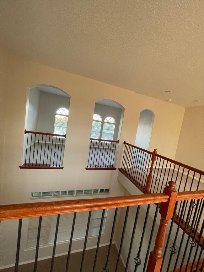 Building Photo - BRISTOL ESTATES 4 BEDRROM, 4 BATHROOMS, 3 CAR GARAGE HOUSE