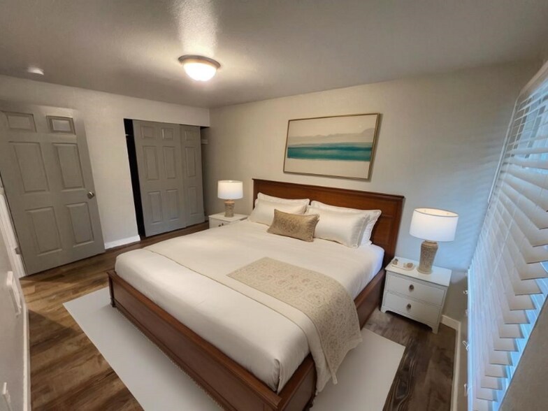 Building Photo - 2400 20th Ave NW