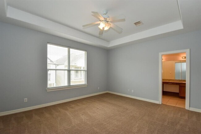 Building Photo - 815 Garden Rose Ln