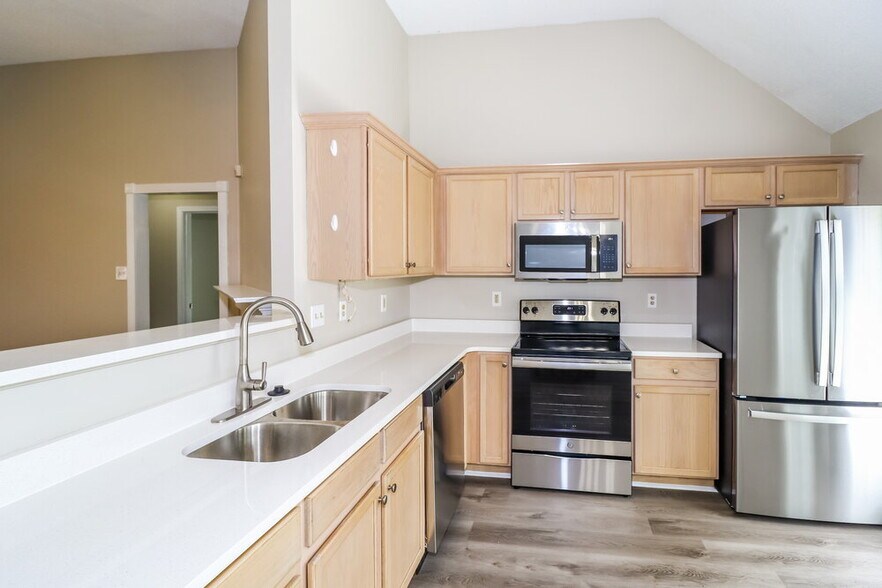 Building Photo - 80 Village Dr
