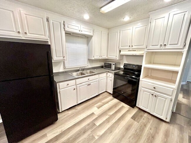Building Photo - 4734 Bluehaven Dr NW