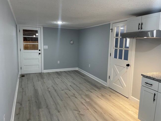 Building Photo - 2 Bed, 2 Bath newly renovated home located in Thomasville!