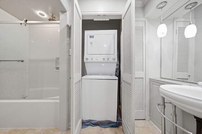 Building Photo - 2744 Briarhurst Dr