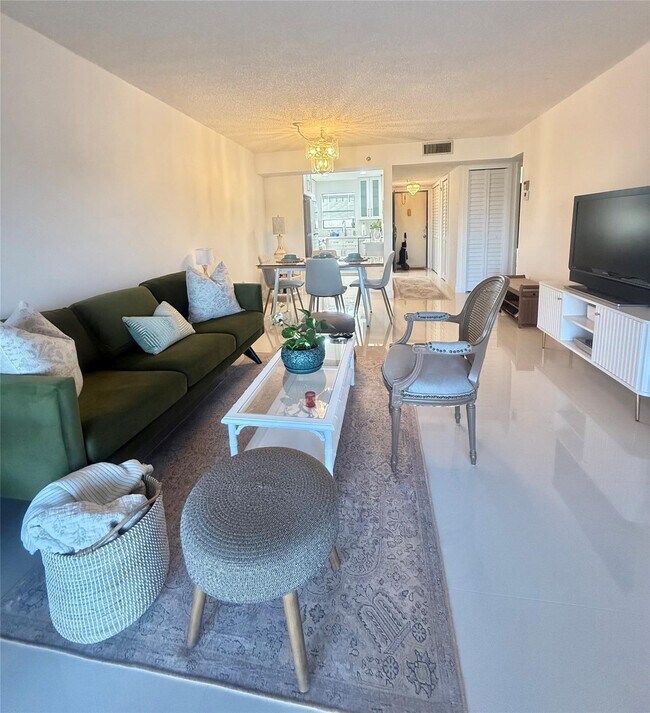 Building Photo - 4640 Lucerne Lakes Blvd W