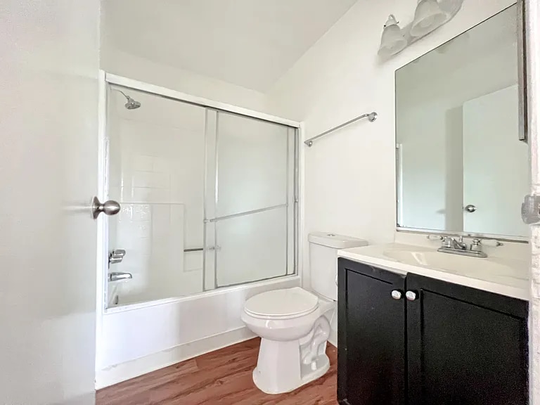 Building Photo - 14746 Delano St