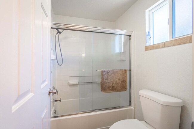 Building Photo - 1550 Carousel Ct