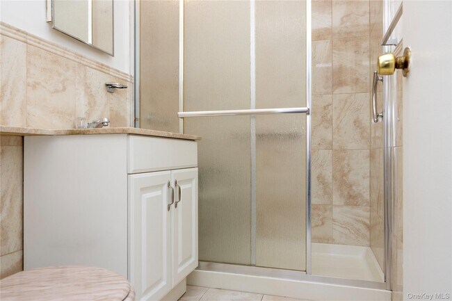 Building Photo - 84-39 153rd Ave