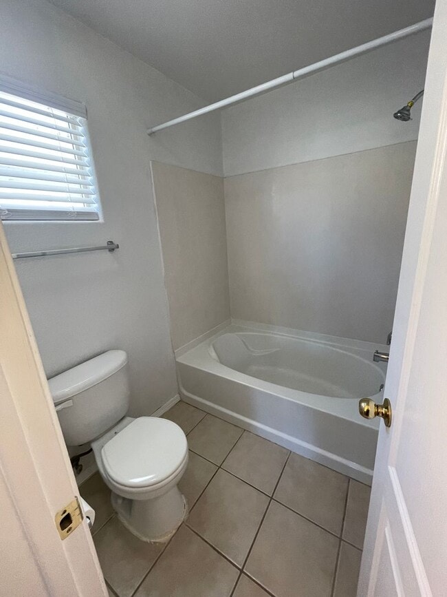 Building Photo - Gated community, 2 Br, 2 Ba, 1 car garage