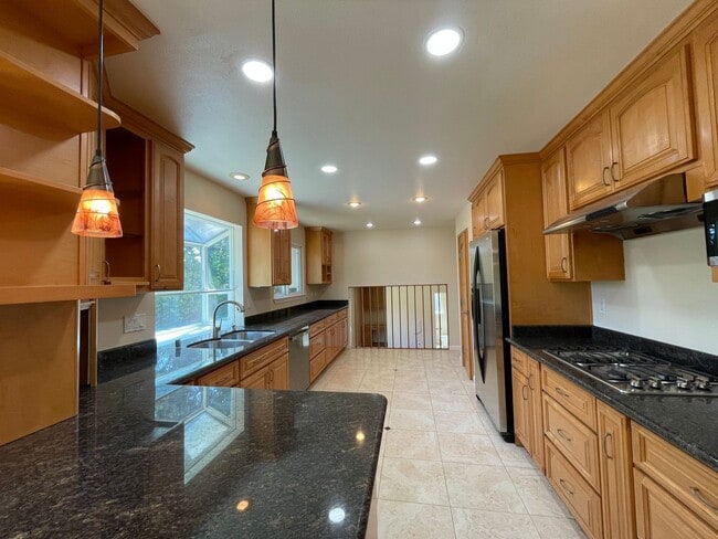 Building Photo - SUNNYVALE - Well Maintained 4 Bed 2.5 Bath