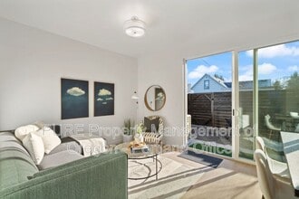 Building Photo - 725 SE 78th Ave