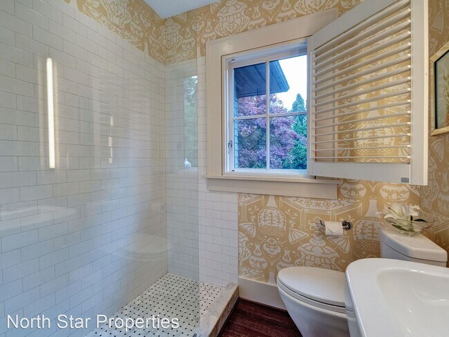 Building Photo - 3 br, 3 bath House - 2650 SW Montgomery Dr